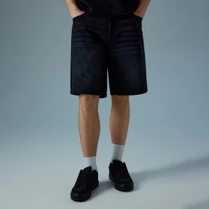 Zdjęcie produktu Czarne szorty jeansowe z motywem w stylu gothic na tyle House