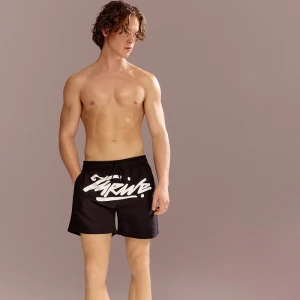 Czarne szorty kąpielowe z nadrukiem w stylu graffiti House