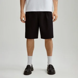 Czarne szorty materiałowe z zaszewkami House