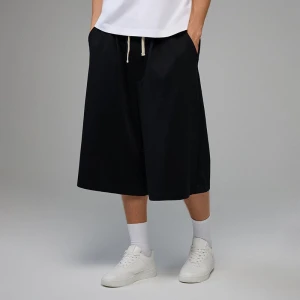 Czarne szorty na gumce z kontrastowymi troczkami House