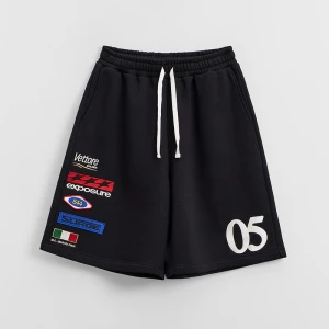 Czarne szorty wide leg z motywami w stylu motoryzacyjnym House