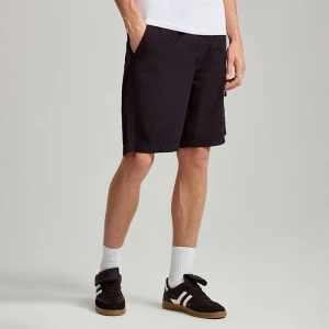 Czarne szorty z kieszenią na nogawce House