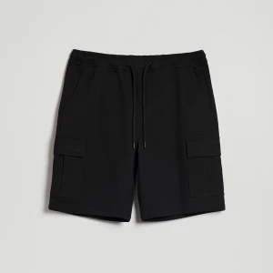 Czarne szorty z kieszeniami cargo na nogawkach House