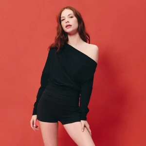 Czarne szorty z wywijanym pasem House