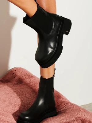 Czarne sztyblety na platformie CARINII B10504-E50-000-000-000