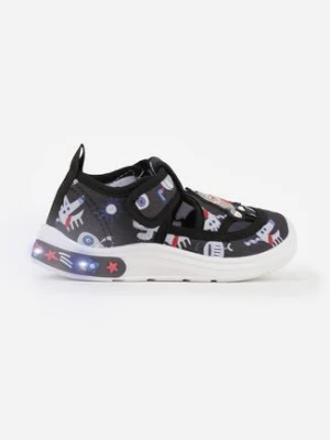 Czarne Tenisówki ze Skórzaną Wkładką Motywem Kosmosu i Wycięciami Nedina tom.m