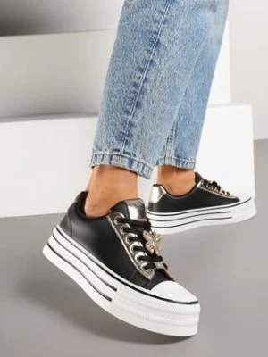 Czarne Trampki na Grubej Podeszwie Zdobione Aplikacją z Motylem Hanathra