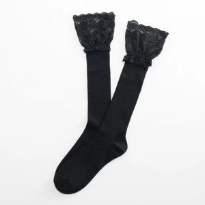 Czarne zakolanówki z wykończeniem z koronki House