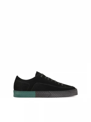 Czarne zamszowe sneakersy z zielonymi wstawkami i wzorzystą podeszwą Kazar