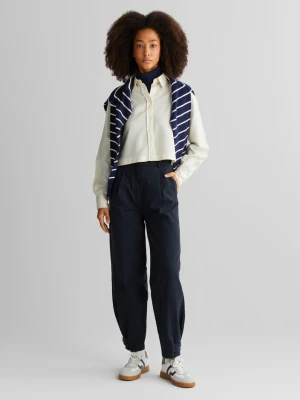 Czarne, zwężane spodnie damskie GANT