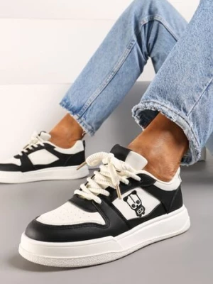 Czarno-Beżowe Sznurowane Sneakersy z Ekoskóry z Ozdobną Naszywką i Perforacją Vetria