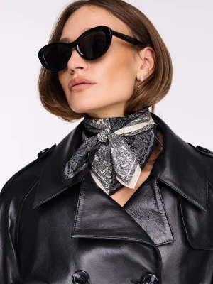 Czarno-biała jedwabna apaszka we wzory paisley TARANKO