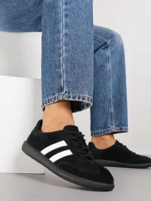 Czarno-Białe Skórzane Sneakersy na Płaskiej Podeszwie Ozdobione Paskami Nelavirae