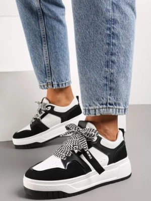 Zdjęcie produktu Czarno-Białe Sneakersy na Niskiej Platformie z Zawieszką i Ozdobnymi Sznurówkami Salam