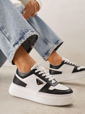 Czarno-Białe Sneakersy Vices na Platformie z Perforacją i Geometryczną Aplikacją Vilvesia