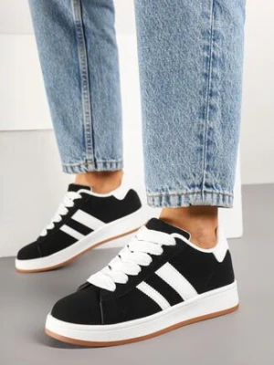 Czarno-Białe Sneakersy z Ozdobnymi Naszywkami z Boku Galdexis