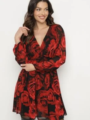 Czarno-Czerwona Rozkloszowana Sukienka w Róże z Bufiastymi Rękawami i Marszczeniem w Talii Senarielle retro & icone