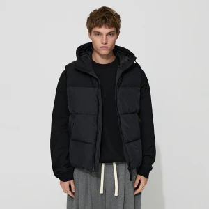 Czarno-grafitowa pikowana kamizelka z kapturem House