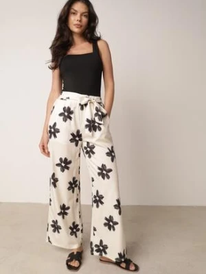 Czarno-Kremowe Spodnie o Szerokim Kroju z Wysokim Stanem w Kwiaty Ozdobione Wiązaniem Neatea daysie