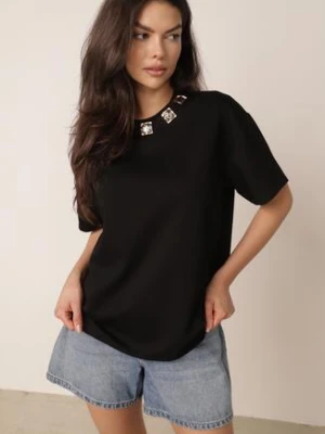 Czarny Bawełniany T-shirt Oversize z Biżuteryjnymi Aplikacjami przy Dekolcie Tesana yu & me