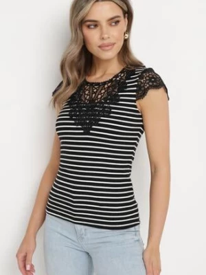 Czarny Bawełniany T-shirt z Prążkowanej Dzianiny Ozdobiony Koronką Liasilo g-dz fashion