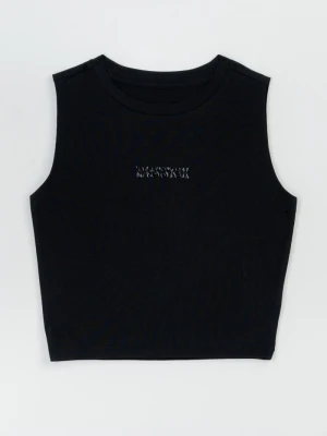Czarny crop top bez rękawów z minimalistycznym nadrukiem na wysokości piersi Reporter