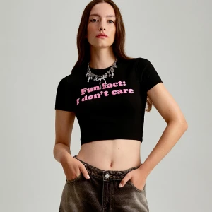Zdjęcie produktu Czarny crop top z różowym napisem House