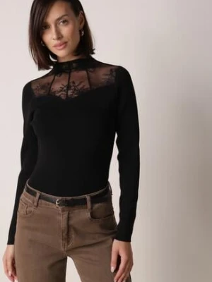 Czarny Dopasowany Sweter z Półgolfem z Wiskozą Zdobiony Koronkową Siateczką Genna