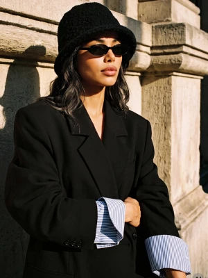Czarny Kapelusz Bucket Hat z Tkaniny Boucle Bejnia Versoli