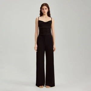 Czarny kombinezon na ramiączkach House