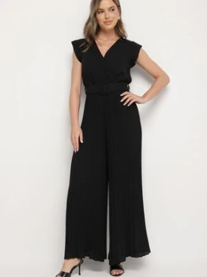 Czarny Kombinezon o Kopertowym Kroju z Plisami i Paskiem w Talii Salivania lovery