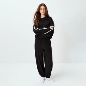 Czarny komplet dzianinowy loungewear z lampasami House