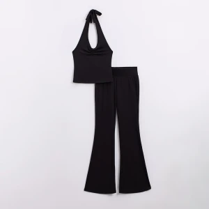 Czarny komplet loungewear ze spodniami flare i topem House