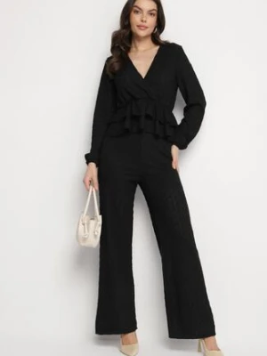 Czarny Komplet z Tłoczonej Tkaniny Kopertowa Bluzka z Falbanką i Spodnie Hilinne jumelle