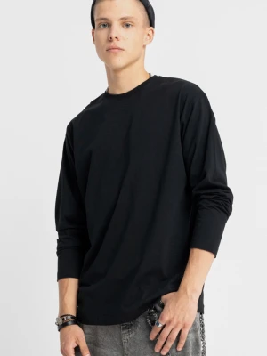 Czarny longsleeve REGULAR z minimalistycznym nadrukiem na dole Reporter