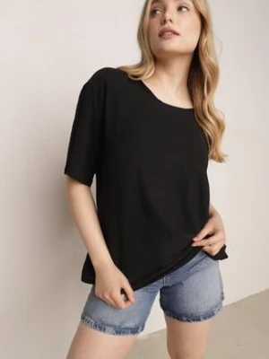 Czarny Minimalistyczny T-shirt z Teksturowanej Tkaniny z Bawełną Shinost j&x