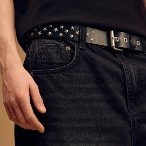 Czarny pasek z metalowymi gwiazdkami House