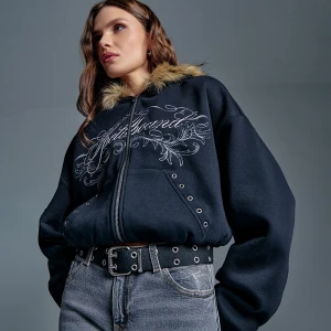 Czarny pasek z metalowymi oczkami House