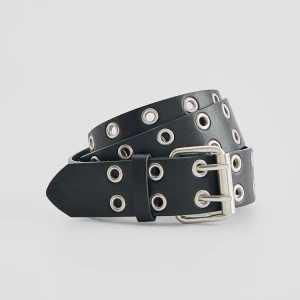 Czarny pasek z metalowymi oczkami House