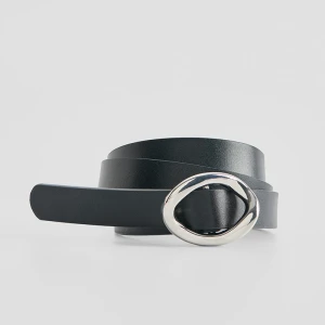 Czarny pasek z owalną klamrą House