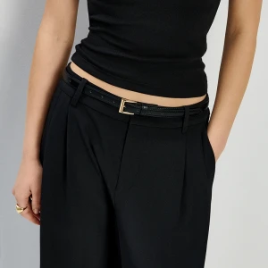 Czarny pasek ze sztucznej skóry ze złotą kwadratową klamrą House