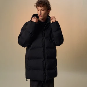 Czarny pikowany płaszcz z kapturem House