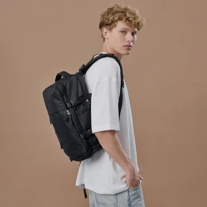 Czarny plecak wielofunkcyjny multipocket House