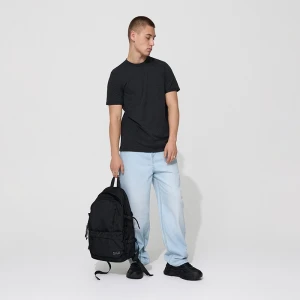 Czarny plecak z kieszeniami i regulacją szerokości House