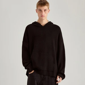 Czarny sweter z kapturem o luźnym kroju House