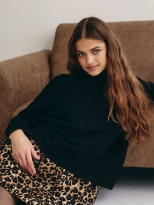 Czarny sweter z rozcięciem z tyłu Top Secret