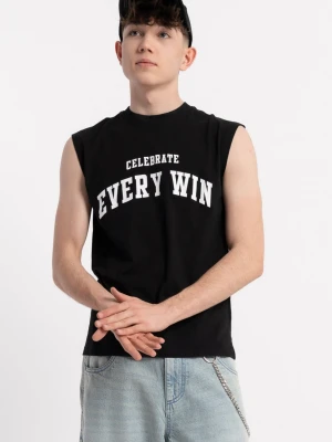 Czarny t-shirt bez rękawów z nadrukiem z przodu Reporter Young