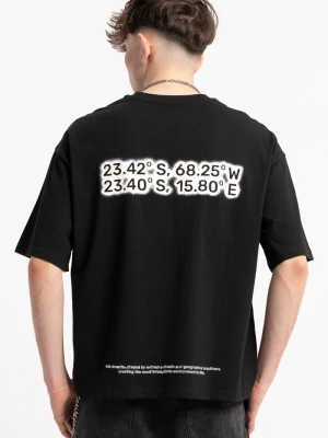 Czarny t-shirt BOXY z autorską grafiką z tyłu Reporter