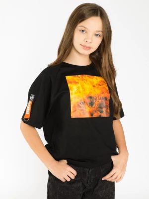 Czarny t-shirt dla dziewczyny z nadrukiem i aplikacją na rękawie fire Reporter Young