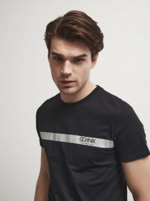Czarny T-shirt męski ze srebrnym printem OCHNIK